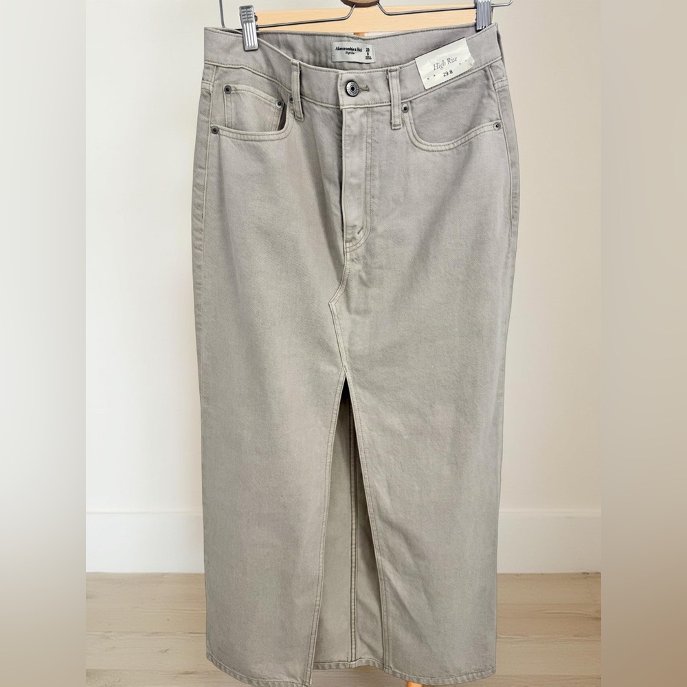 NWT Abercrombie and Fitch Cream Denim High Rise Midi Skirt Front Slit Size 8